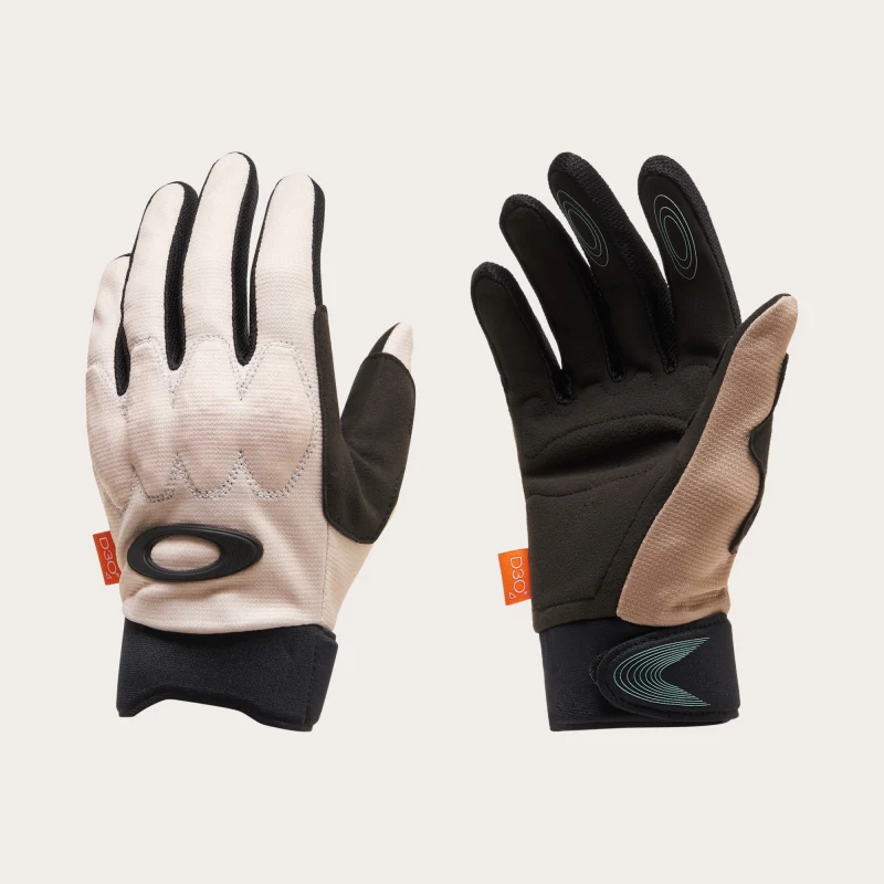 Oakley Maven D3O Gloves - Image 4